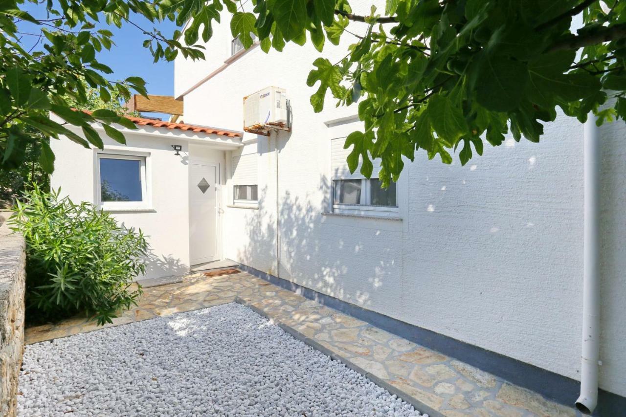 Villa Neyla Vir Luaran gambar