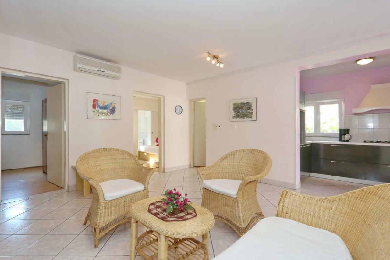 Villa Neyla Vir Luaran gambar