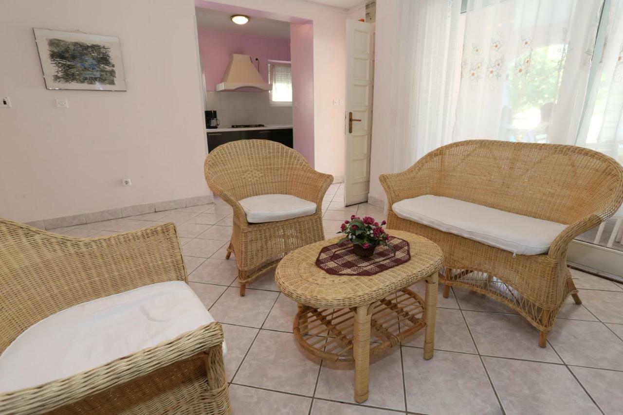 Villa Neyla Vir Luaran gambar