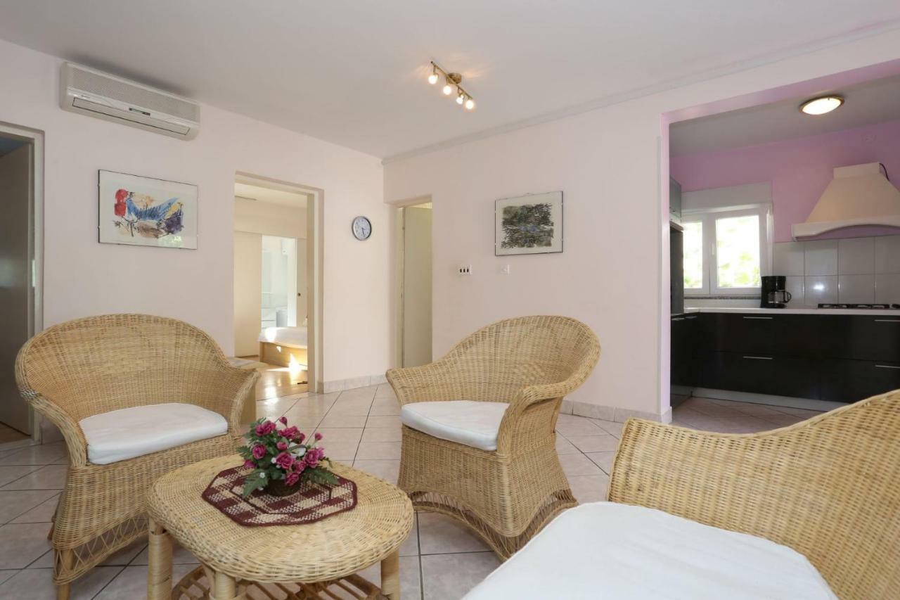 Villa Neyla Vir Luaran gambar