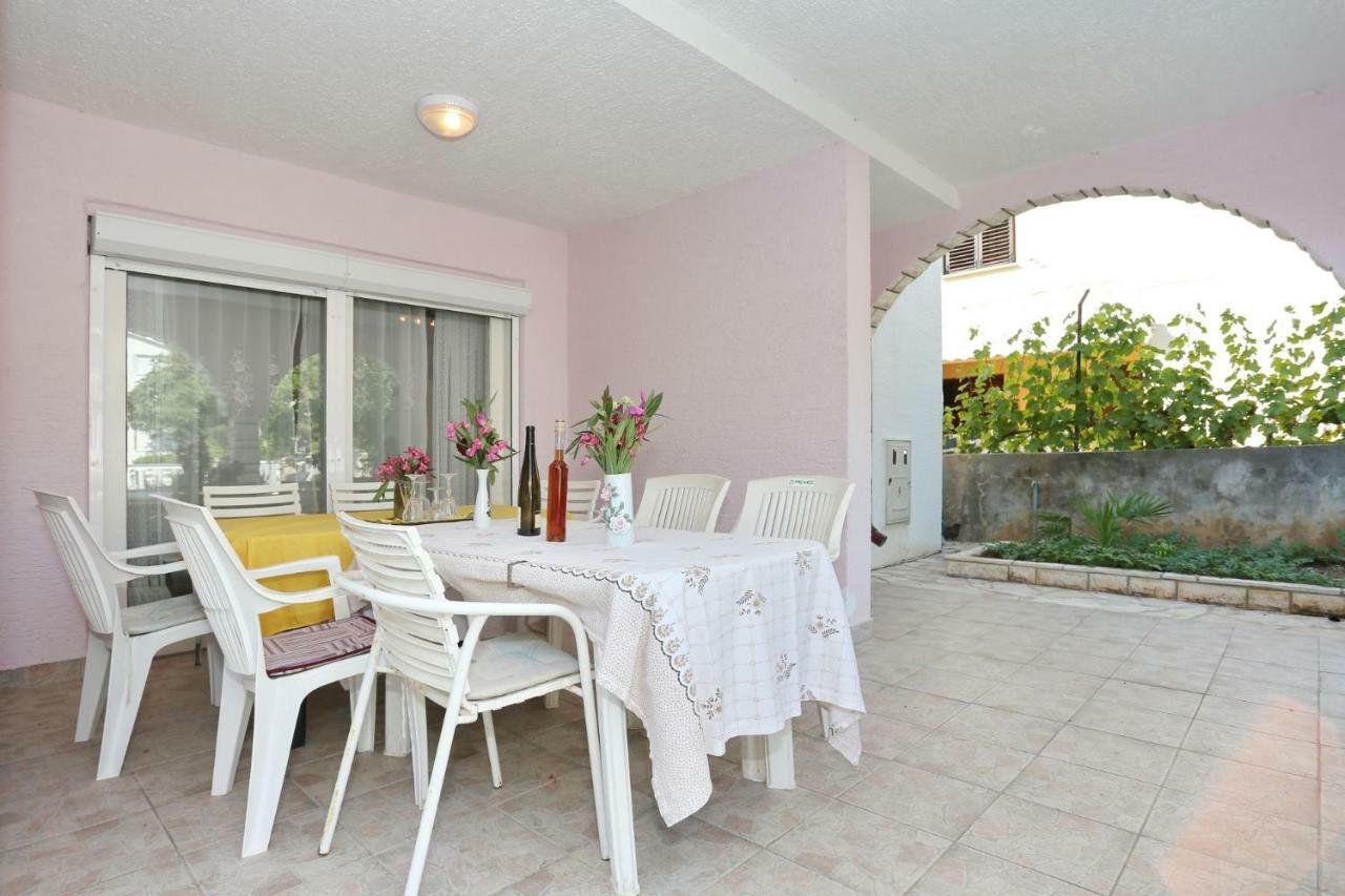 Villa Neyla Vir Luaran gambar