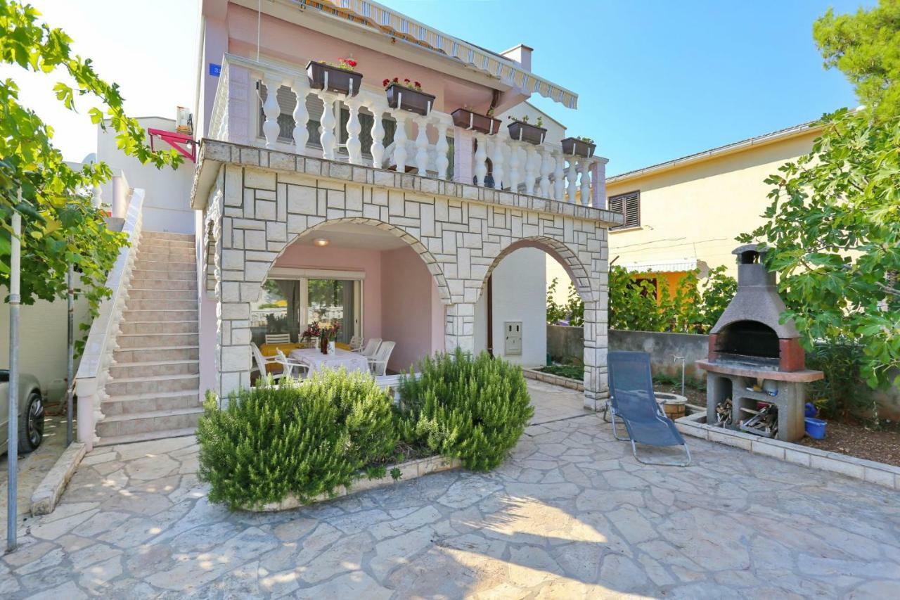 Villa Neyla Vir Luaran gambar